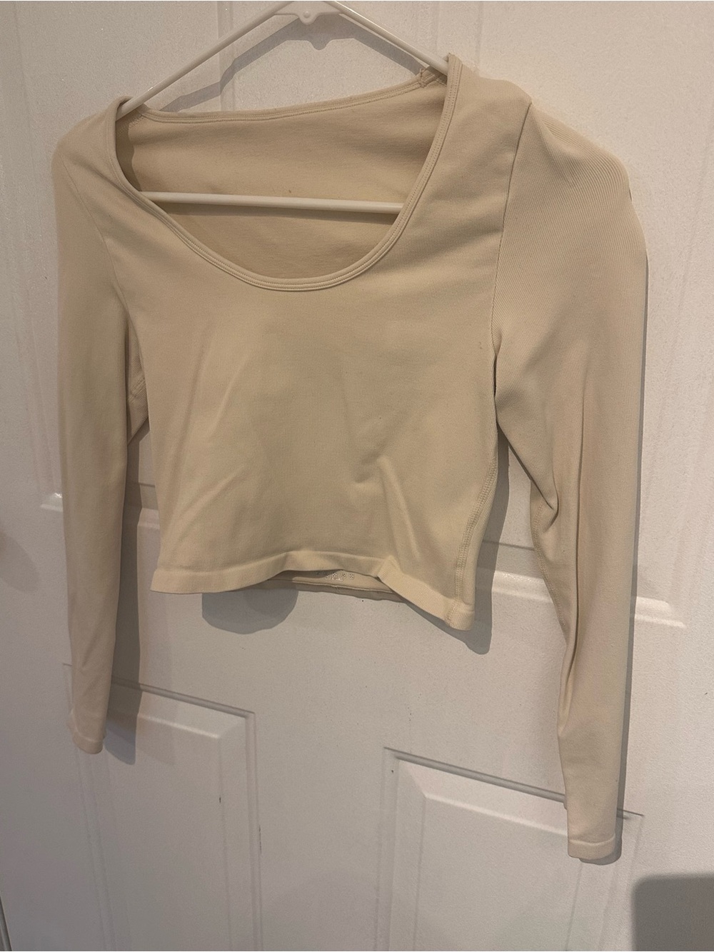 OQQ Long Sleeve Crop Top. Size M